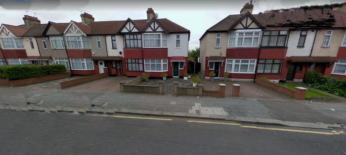 1 Bedroom Flat To Rent In New North Road, Ilford, London, IG6