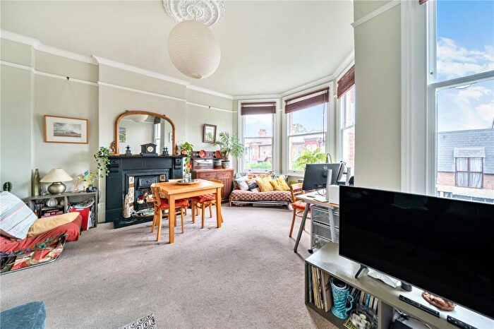 2 Bedroom Apartment For Sale In Ferme Park Road, London, N8