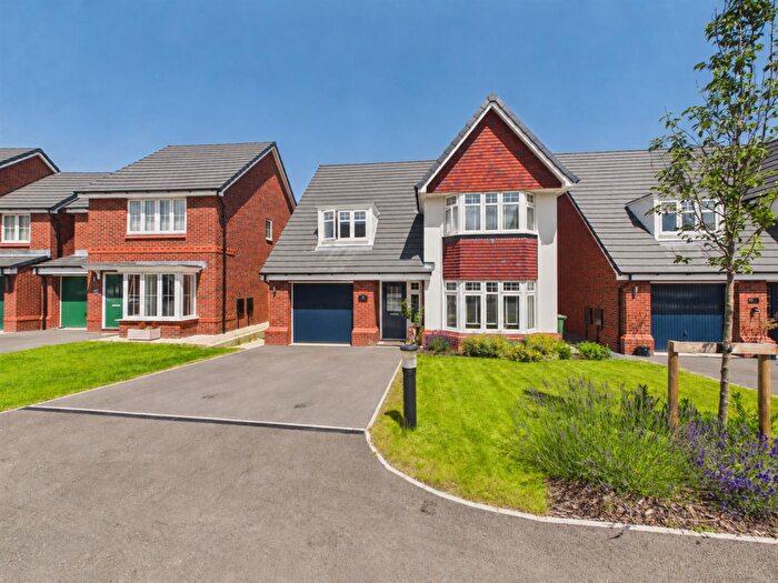 4 Bedroom Detached House For Sale In Stainsby Mill Crescent, Clay Cross, S45