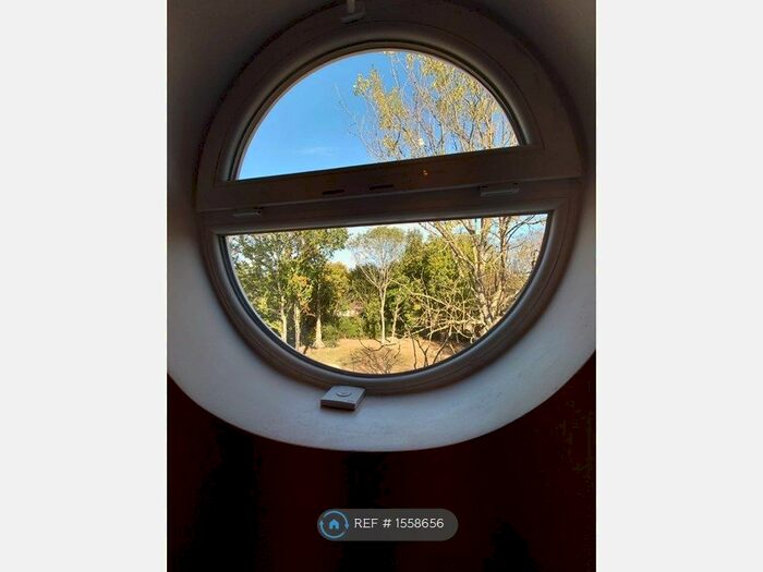 3 Bedroom Maisonette To Rent In Medway Drive, East Grinstead, RH19