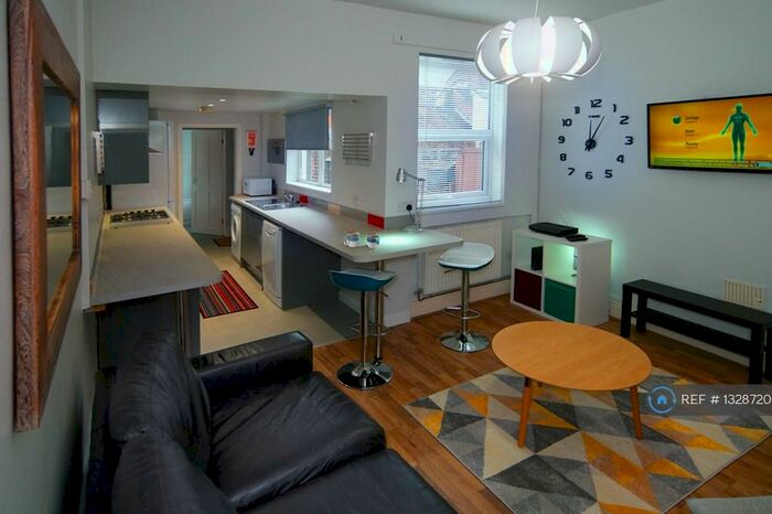 4 Bedroom Terraced House To Rent In Seaford Street, Stoke-On-Trent, ST4