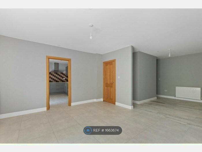 1 Bedroom Flat To Rent In Carlton House, Ebbw Vale, NP23