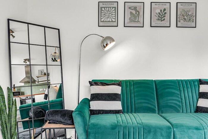 1 Bedroom Apartment For Sale In Tamworth Road, Hertford, SG13