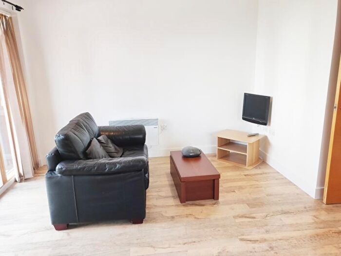 1 Bedroom Apartment To Rent In Canal Wharf, Waterfront Walk, B1