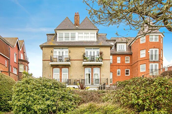 2 Bedroom Flat For Sale In West Cliff Gardens, West Cliff, Bournemouth, Dorset, BH2
