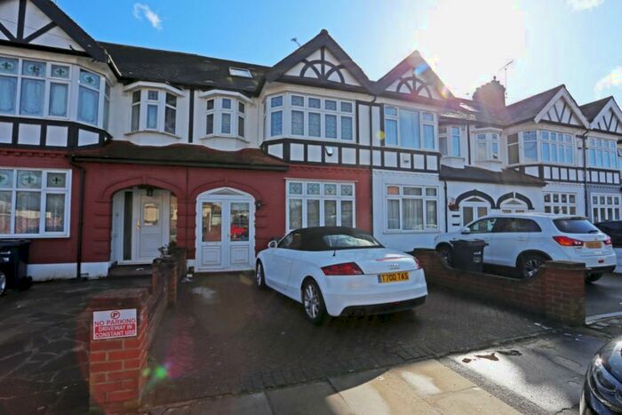 4 Bedroom Terraced House To Rent In Langham Drive, Romford, London, RM6