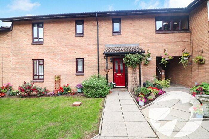 2 Bedroom Flat For Sale In Lesney Park Road, Erith, DA8