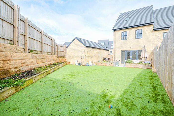 4 Bedroom Semi-Detached House For Sale In Ledger Way, Castleford, WF10