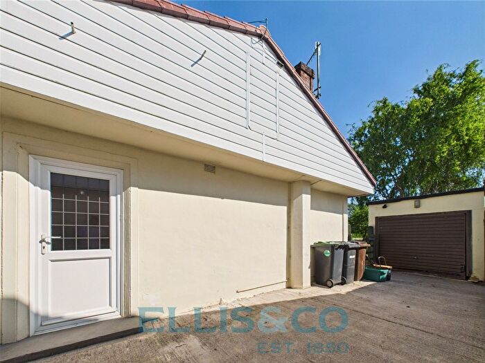 2 Bedroom Bungalow To Rent In Ashley Road, Hildenborough, Tonbridge, TN11