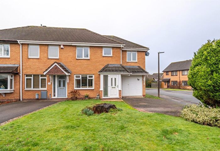 3 Bedroom End Terrace House For Sale In Rainsbrook Drive, Monkspath, B90