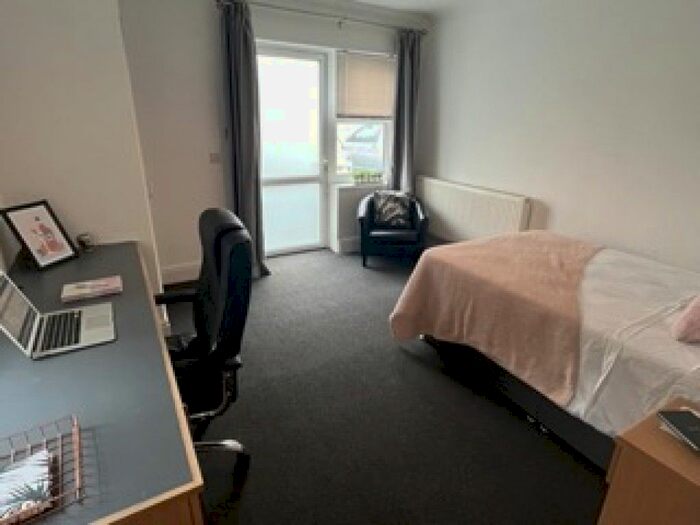 1 Bedroom Studio To Rent In North Hill, Mutley, Plymouth, PL4