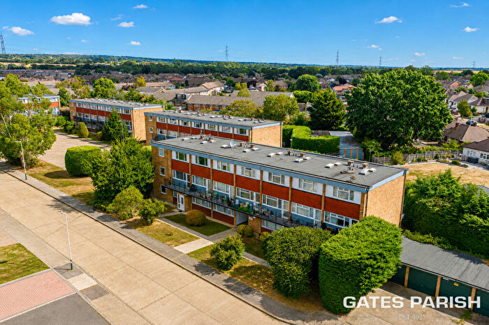 2 Bedroom Flat For Sale In Briarleas Gardens, Upminster, RM14