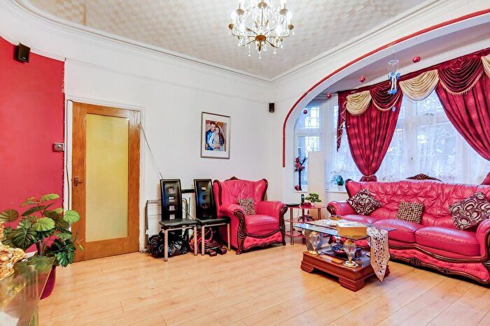2 Bedroom Maisonette To Rent In Western Road, Southall, UB2