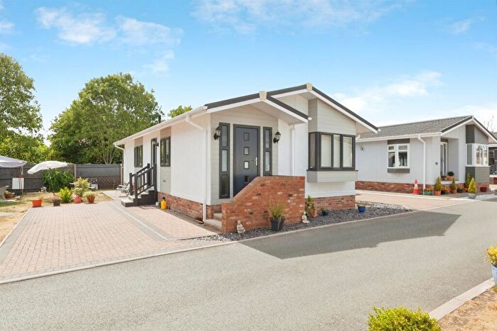 2 Bedroom Park Home For Sale In Moorbarns Lane, Lutterworth, LE17