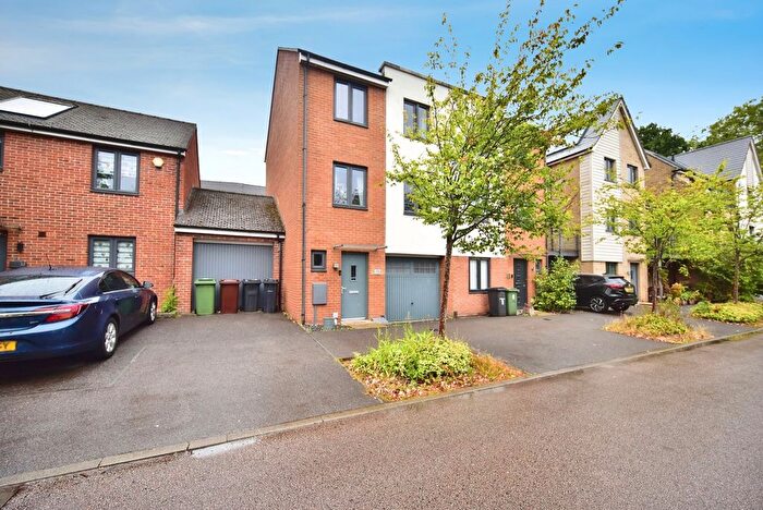 3 Bedroom Semi Detached House For Sale In Darwin Avenue, Maidstone, Kent, ME15