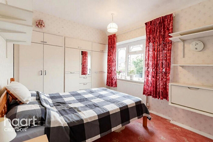 3 Bedroom End Of Terrace House For Sale In Ownsted Hill, Croydon, CR0