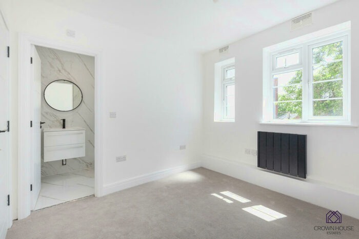 3 Bedroom Flat To Rent In Edgware Court, Edgware, Greater London, HA8
