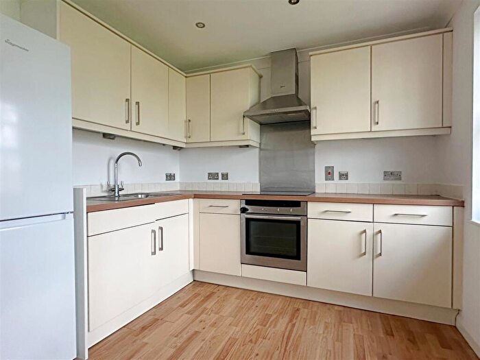 2 Bedroom Flat To Rent In Warwick Road - Quiet Location, BN11