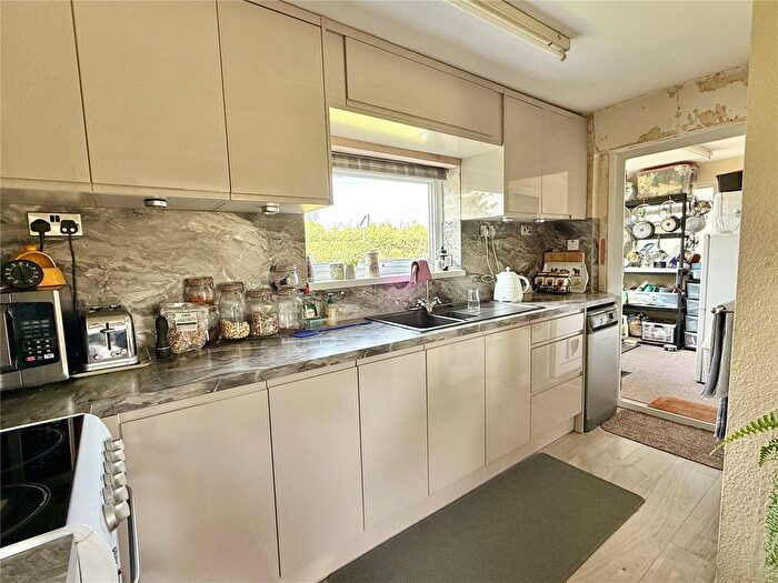 4 Bedroom Semi-Detached House For Sale In Rhos Common, Llanymynech, Powys, SY22
