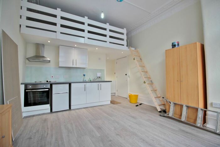 Studio To Rent In Torrington Park, London, N12