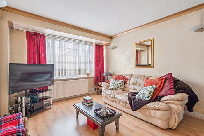 3 Bedroom End Of Terrace House For Sale In Malden Avenue, Greenford, UB6