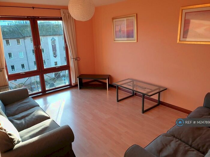 2 Bedroom Flat To Rent In Strawberry Bank Parade, Aberdeen, AB11
