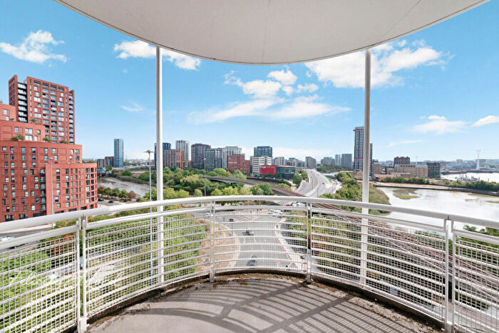 2 Bedroom Apartment To Rent In Blackwall Way, London, E14