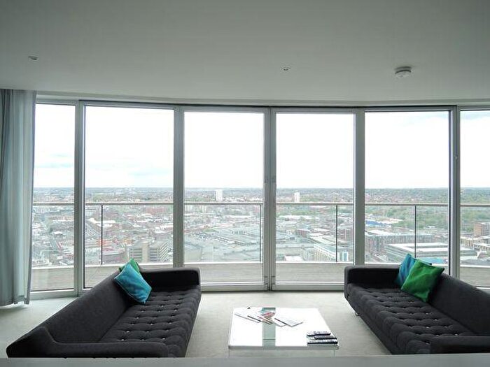 2 Bedroom Apartment To Rent In The Rotunda, Birmingham, B2