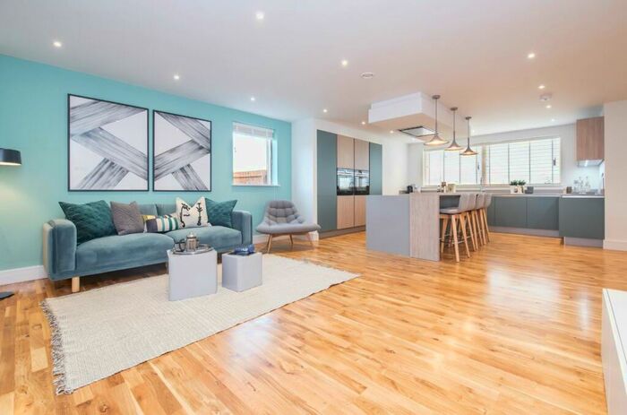 4 Bedroom Detached House For Sale In Otter Way, Hampton Water, Peterborough, PE7