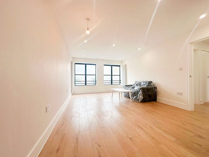 3 Bedroom Flat To Rent In Millers Terrace, Dalston, E8