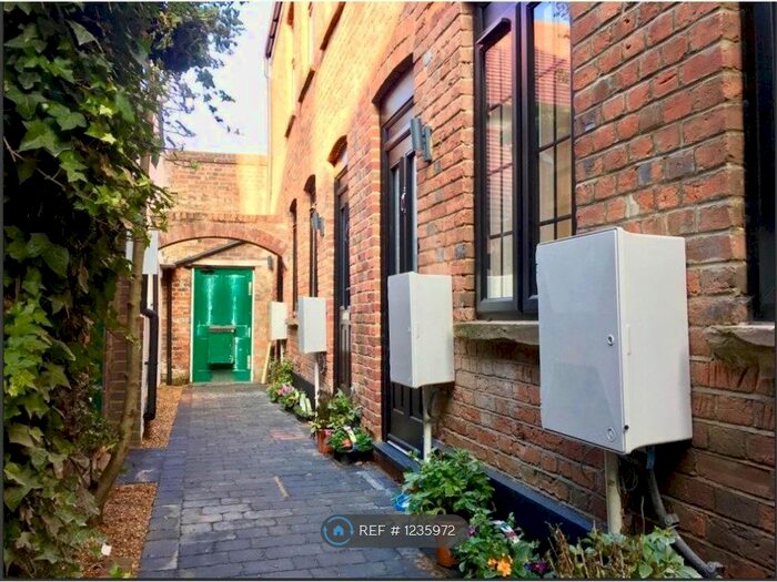 2 Bedroom Flat To Rent In East Street, Chesham HP5