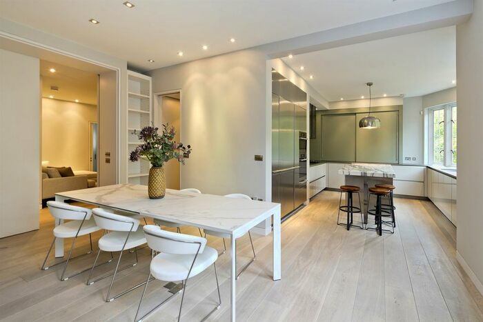 3 Bedroom Flat To Rent In Bedford Avenue, London, WC1B