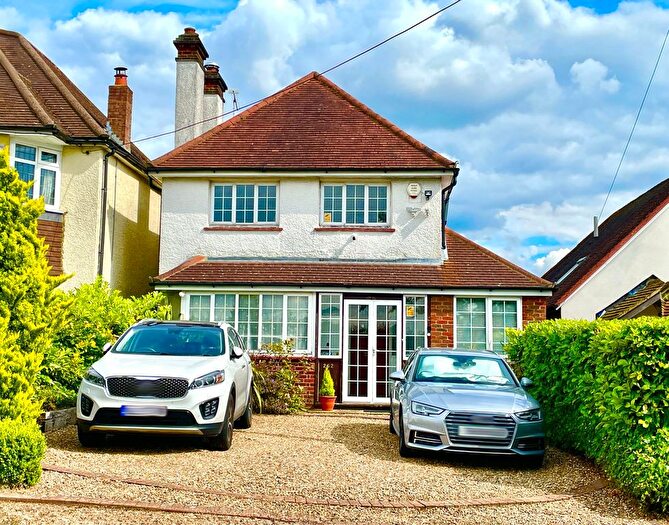 4 Bedroom Detached House For Sale In Northwood Road, Harefield, Uxbridge, UB9