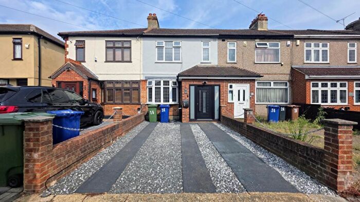 3 Bedroom Terraced House For Sale In Grange Road, Aveley, RM15