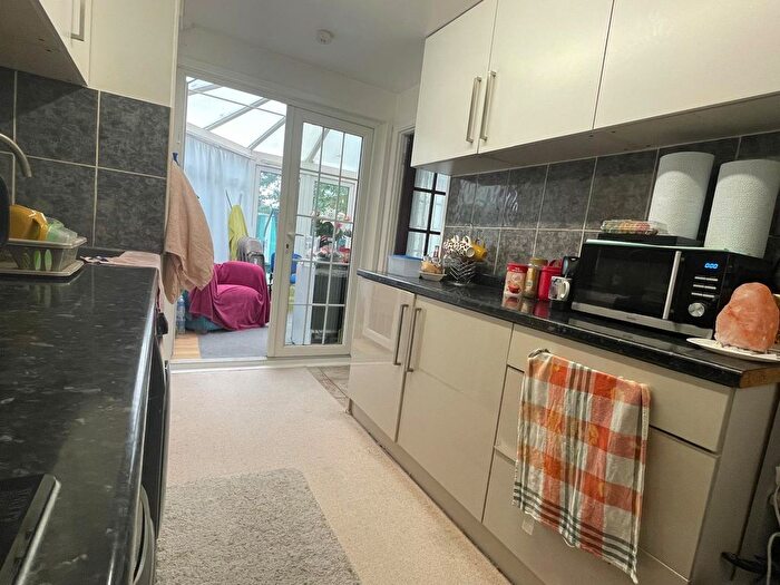 3 Bedroom Terraced House For Sale In Scots Close, Staines, TW19