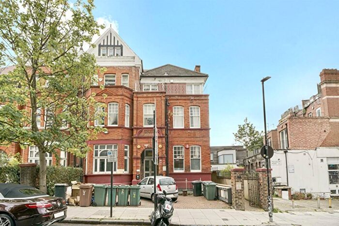 3 Bedroom Apartment To Rent In Frognal, Hampstead, NW3