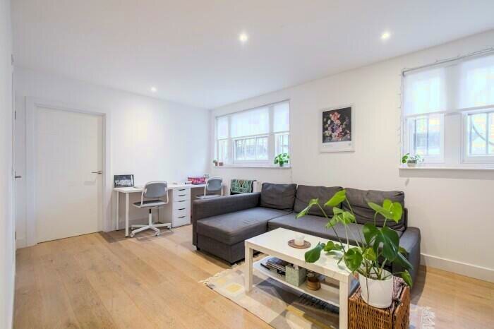 1 Bedroom Apartment To Rent In Clyde Square, Limehouse, London, E14