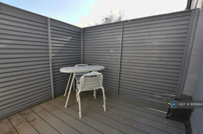 1 Bedroom Flat To Rent In High Road, London, N2