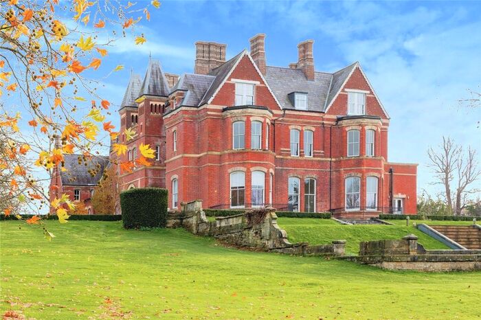 2 Bedroom Flat For Sale In Hastings Road, Hawkhurst, Cranbrook, Kent, TN18