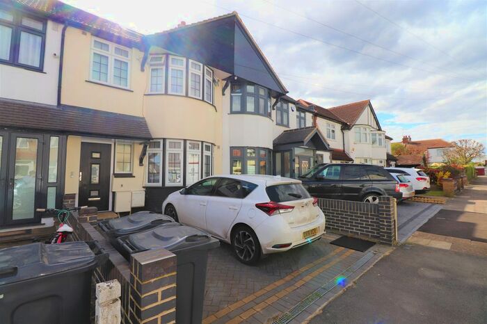 1 Bedroom Studio To Rent In Clifford Avenue, Ilford IG5