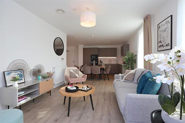 3 Bedroom Apartment To Rent In New Maker Yards, M5