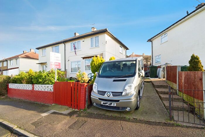 3 Bedroom Semi Detached House For Sale In South Drive, Bolton-Upon-Dearne, Rotherham, S63