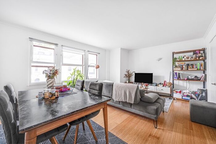 2 Bedroom Flat To Rent In Harwood Road, London, SW6