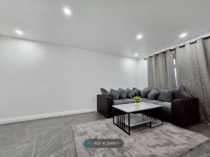 3 Bedroom Semi-Detached House To Rent In Spring Hill, Hockley, Birmingham, B18