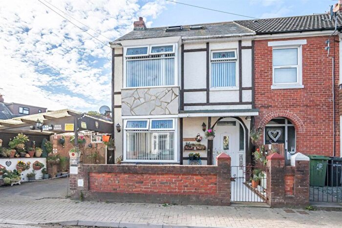3 Bedroom End Of Terrace House For Sale In Colebrook Avenue, Portsmouth, PO3