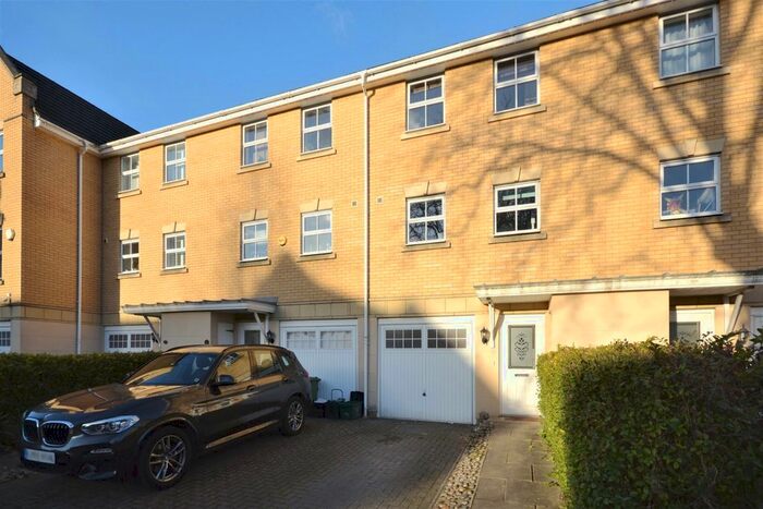 3 Bedroom Town House To Rent In Sparkes Close, Bromley BR2