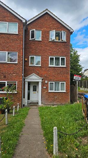 6 Bedroom Semi-Detached House For Sale In Linden Way, London, N14
