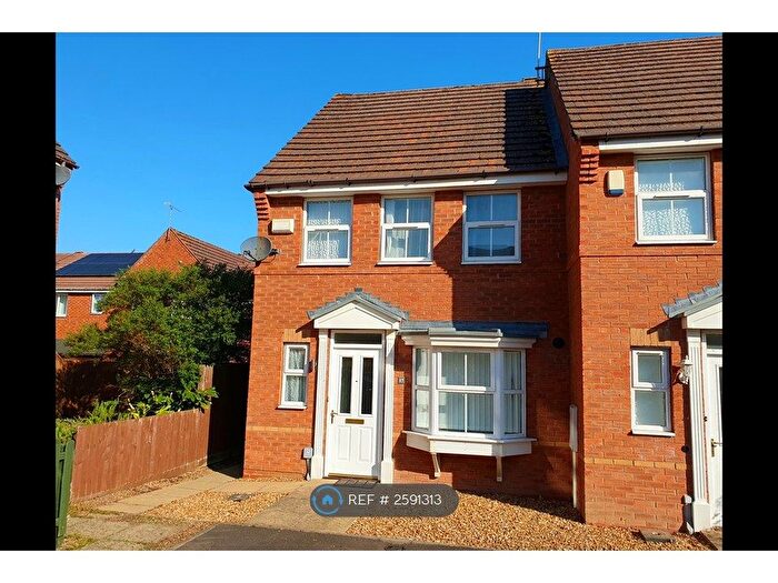 3 Bedroom Terraced House To Rent In Rambures Close, Warwick, CV34