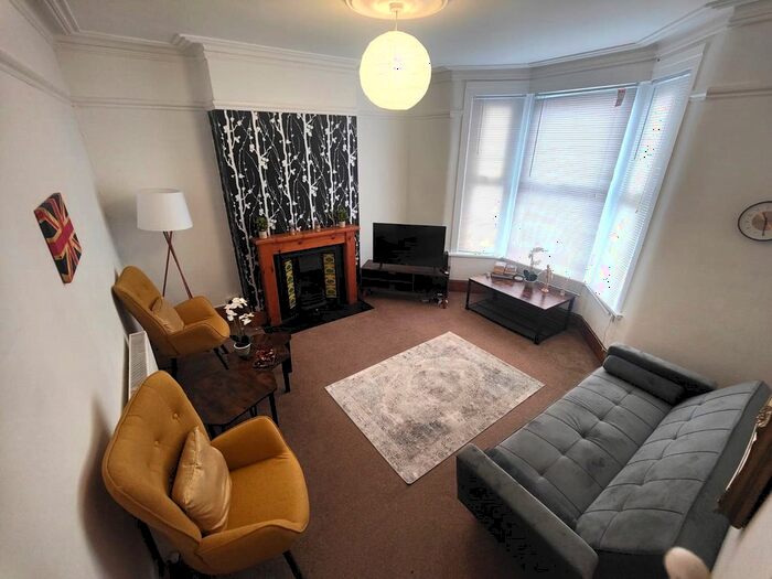 1 Bedroom Flat To Rent In Leyton Park Road, Leyton, London, E10