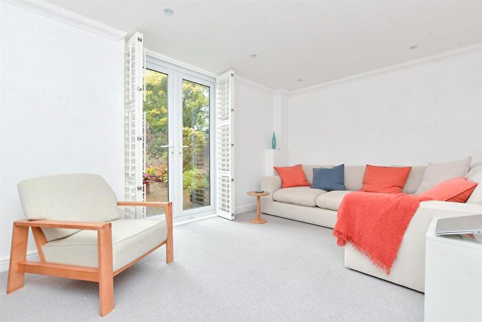 2 Bedroom Detached House For Sale In Luton Avenue, Broadstairs, Kent, CT10